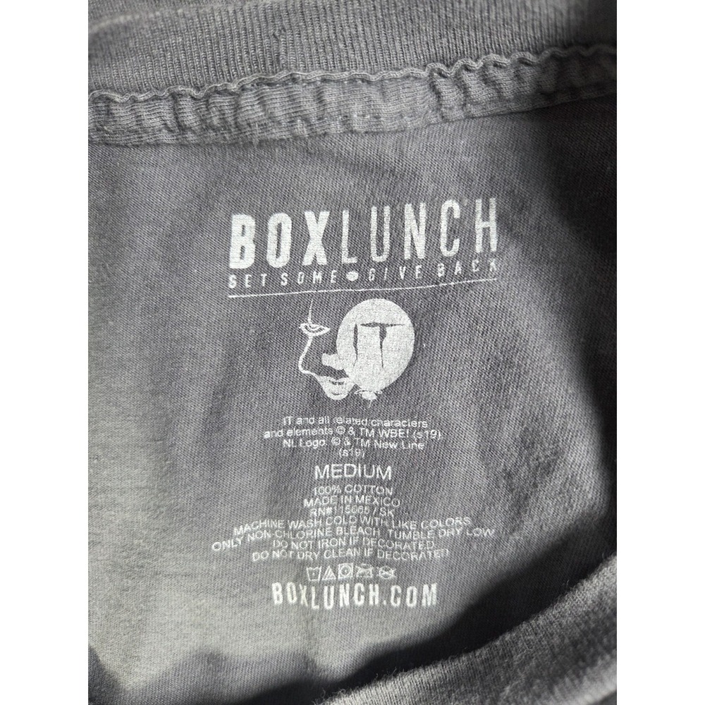 BoxLunch IT Pennywise Georgie Welcome To Derry Graphic T Shirt Medium Horror - Picture 2 of 5